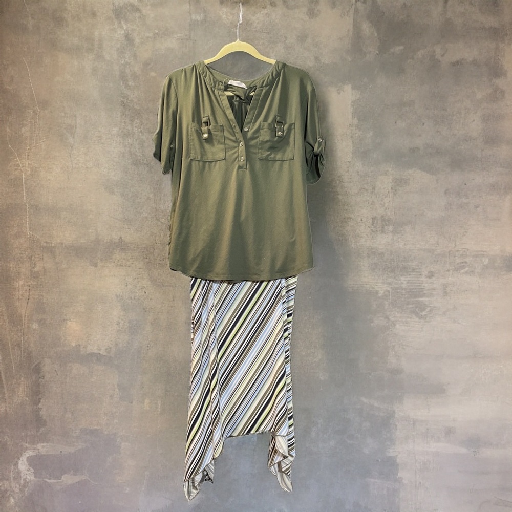 Accepting any offer on this
Army green blouse - Picture 1 of 3